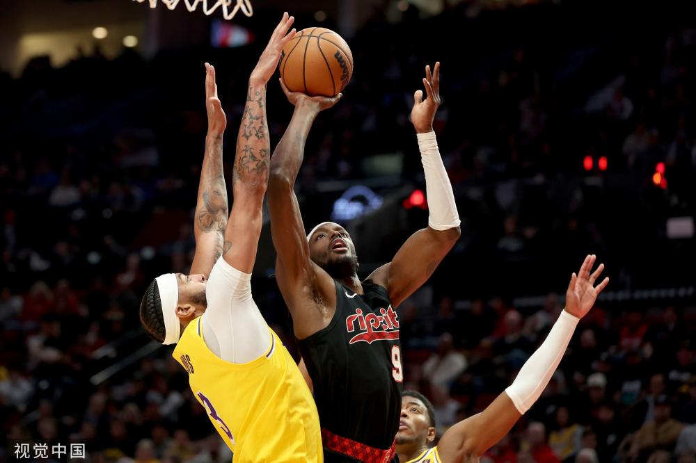 在一场充满 在一场充满