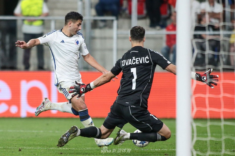 显示了他的 显示了他的