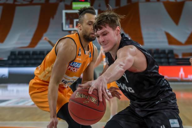 胜局立下了 胜局立下了